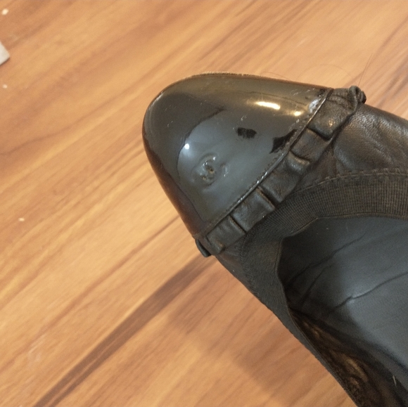 CHANEL Ballet Flats Leather Cap Toe (Flawed) - Picture 4 of 5